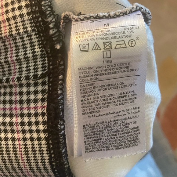 Old navy Stevie pants in black and white houndstooth patches with pink stripe - Picture 5 of 5